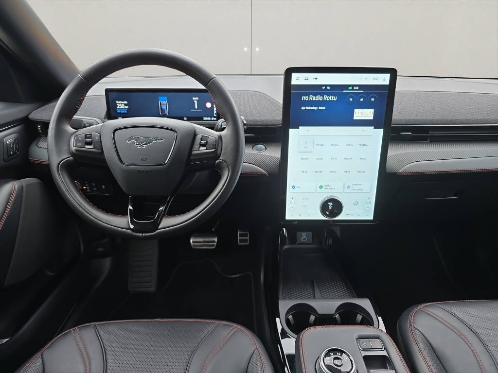 FORD Mustang Mach-E Extended 4x4 99kWh-image-9