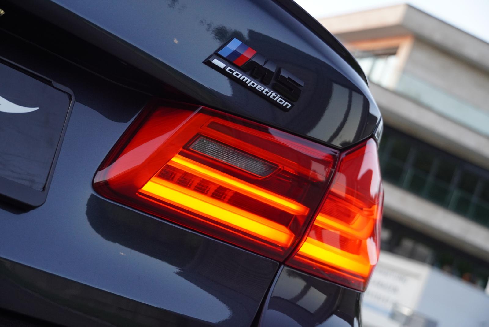 BMW M5 xDrive Competition Drivelogic Singapur Grau-image-7