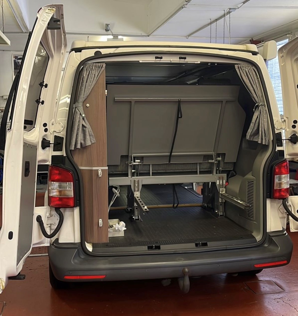 VW Multivan California (Carlounge)-image-5