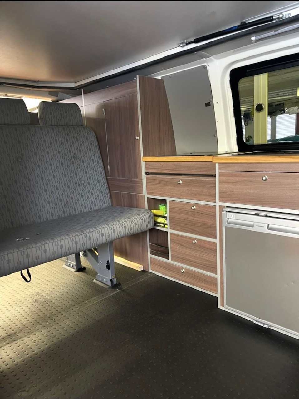 VW Multivan California (Carlounge)-image-4