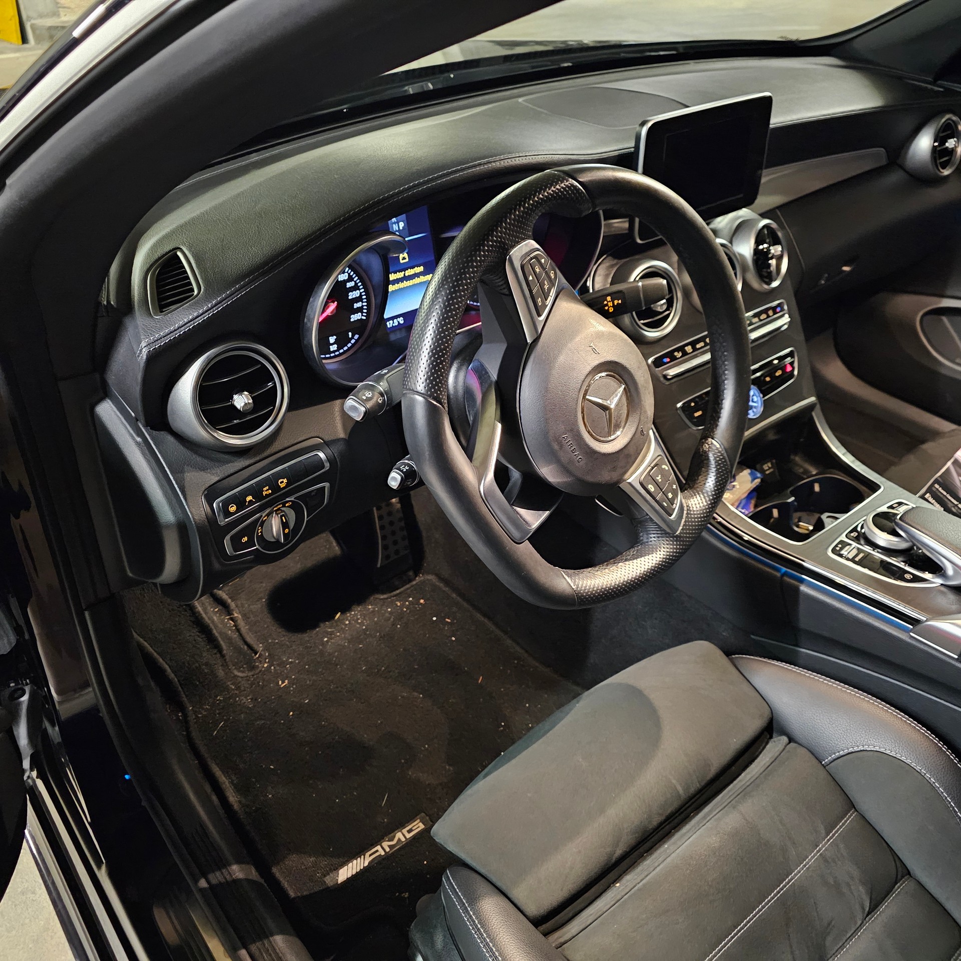MERCEDES-BENZ C 180 Cabriolet AMG Line 9G-Tronig-image-2