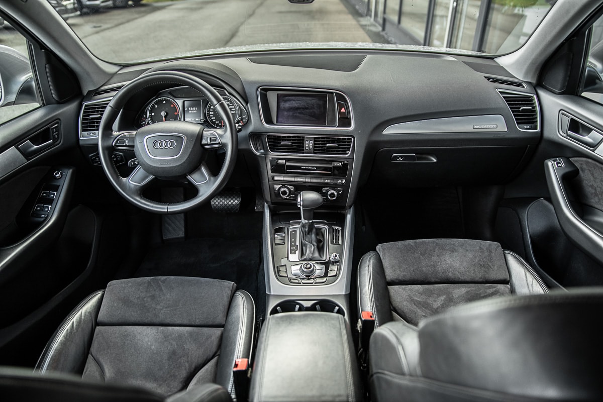 AUDI Q5 2.0 TDI quattro-image-17