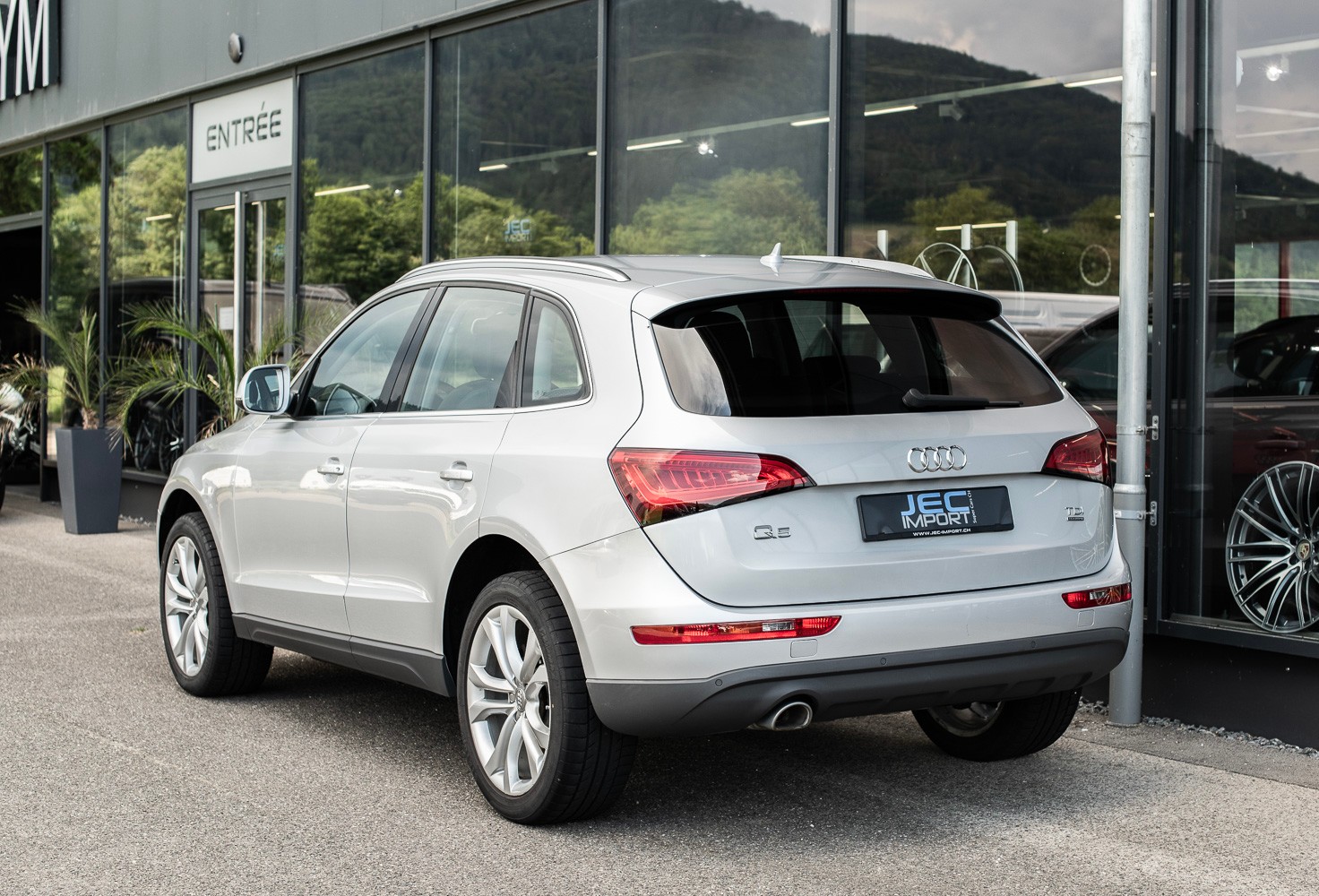 AUDI Q5 2.0 TDI quattro-showroom-element-3
