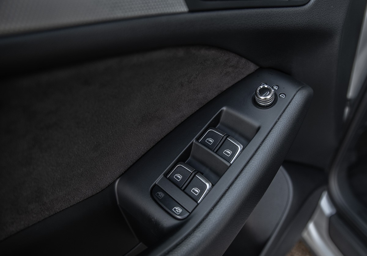 AUDI Q5 2.0 TDI quattro-image-12