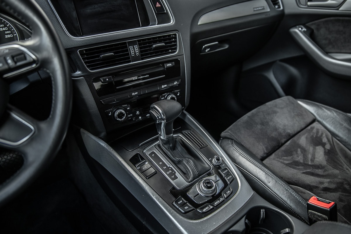 AUDI Q5 2.0 TDI quattro-image-15