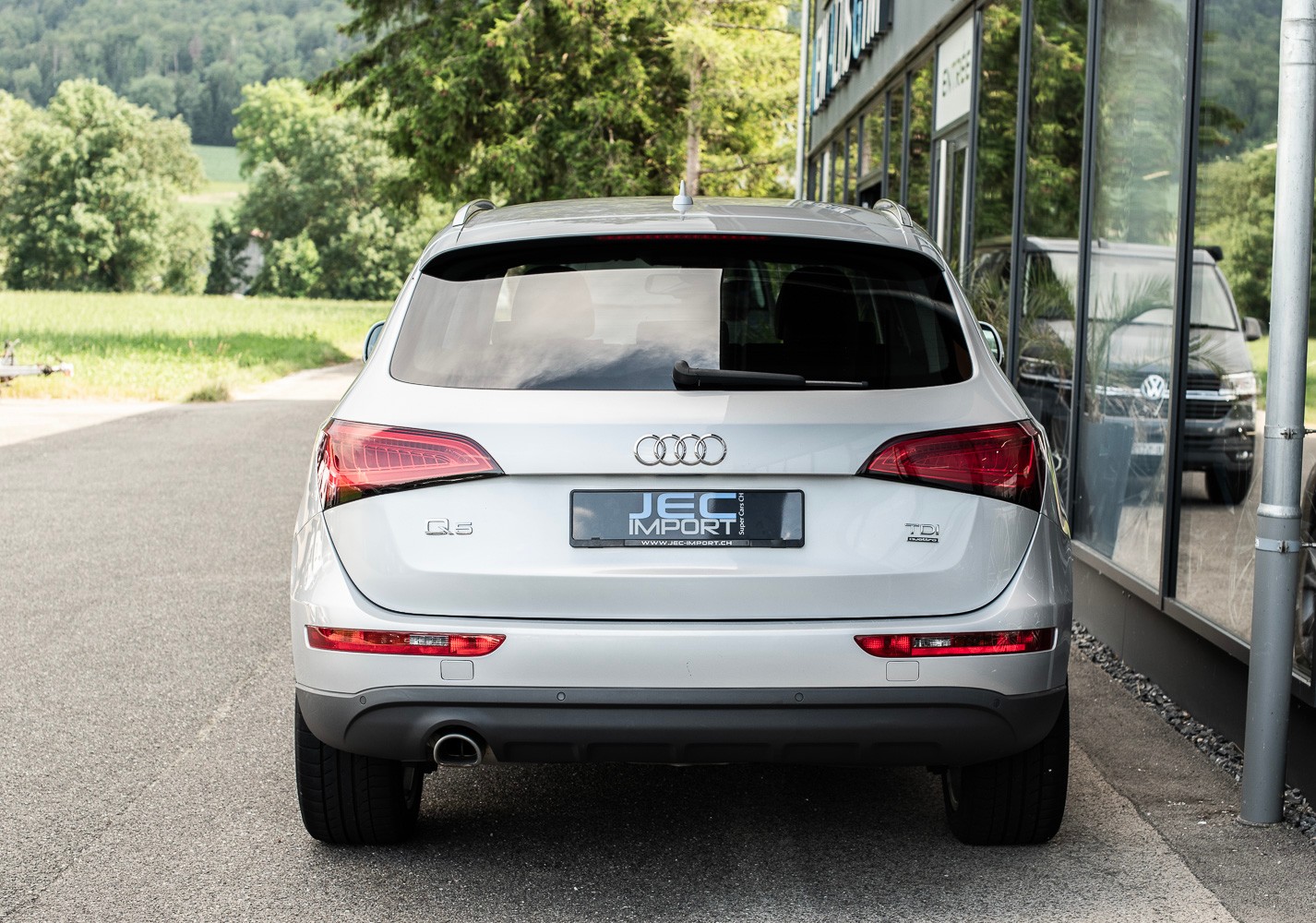 AUDI Q5 2.0 TDI quattro-image-4