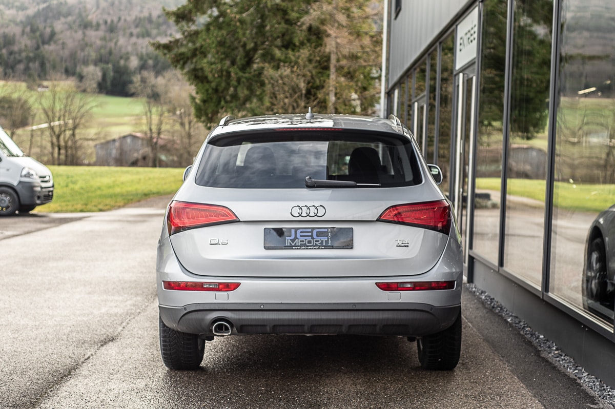 AUDI Q5 2.0 TDI quattro-image-8