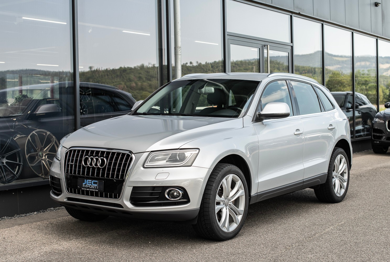 AUDI Q5 2.0 TDI quattro-showroom-element-1
