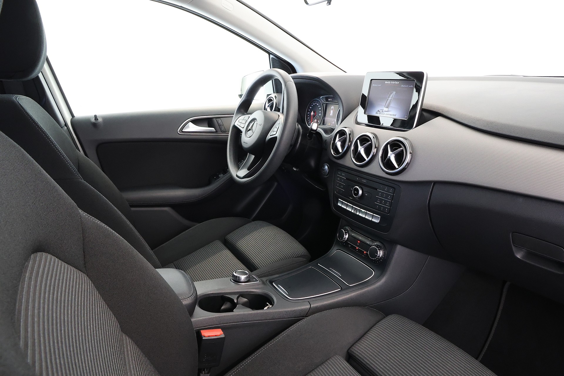 MERCEDES-BENZ B 220 Style 4Matic 7G-DCT-image-12