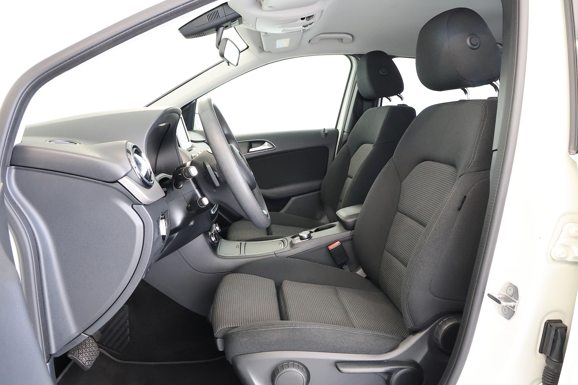 MERCEDES-BENZ B 220 Style 4Matic 7G-DCT-image-6