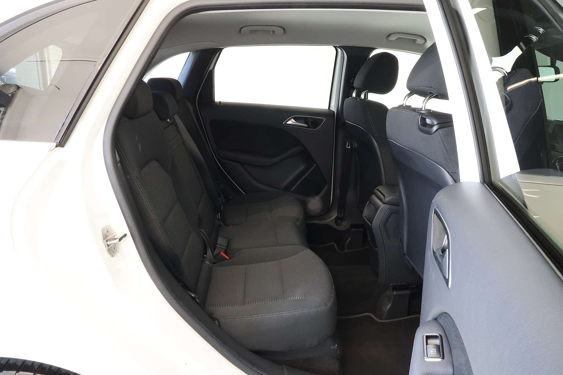 MERCEDES-BENZ B 220 Style 4Matic 7G-DCT-image-14