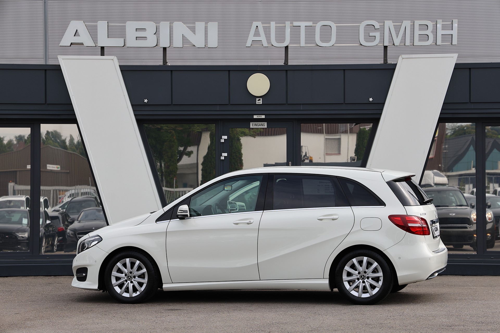 MERCEDES-BENZ B 220 Style 4Matic 7G-DCT-showroom-element-3