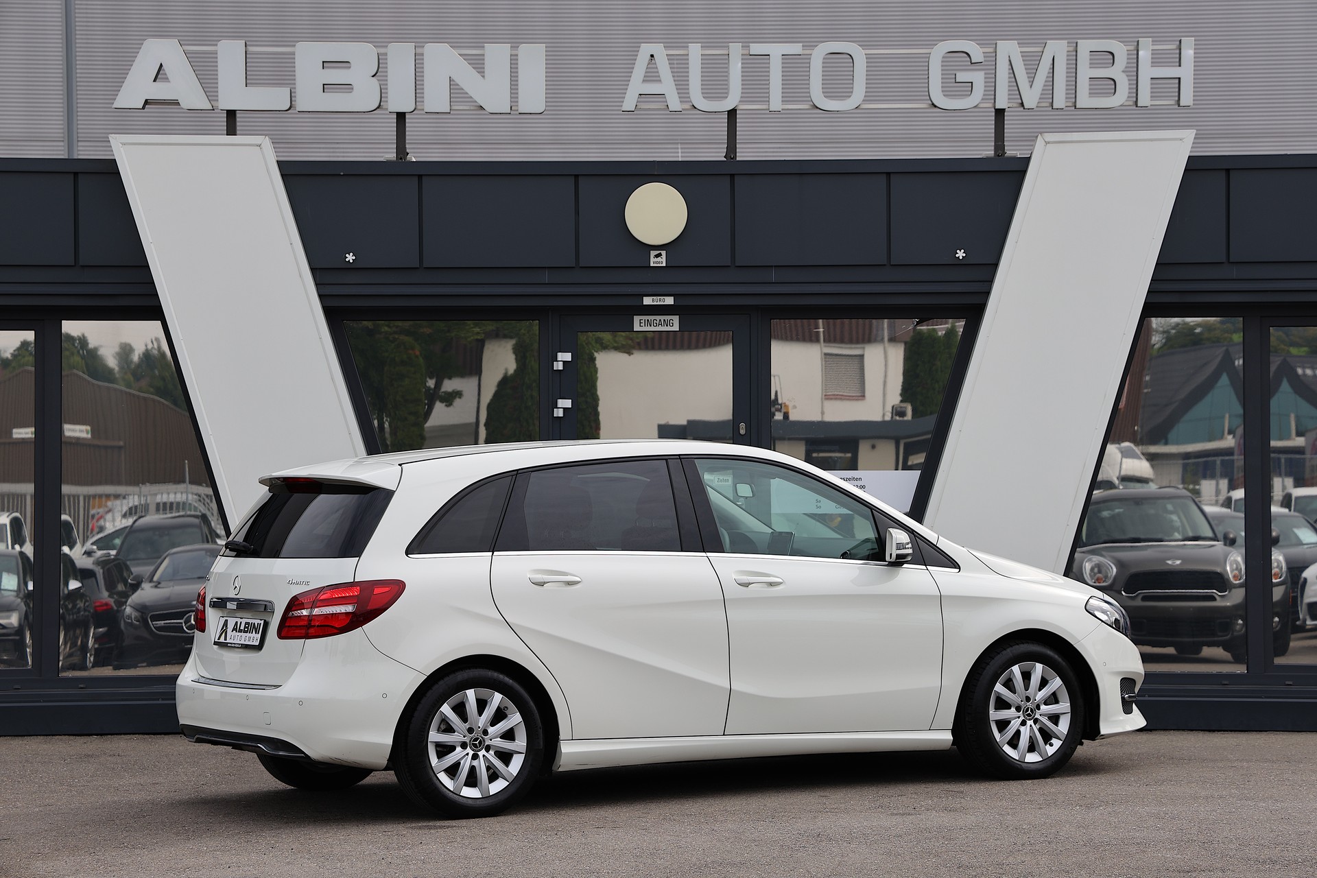 MERCEDES-BENZ B 220 Style 4Matic 7G-DCT-showroom-element-2