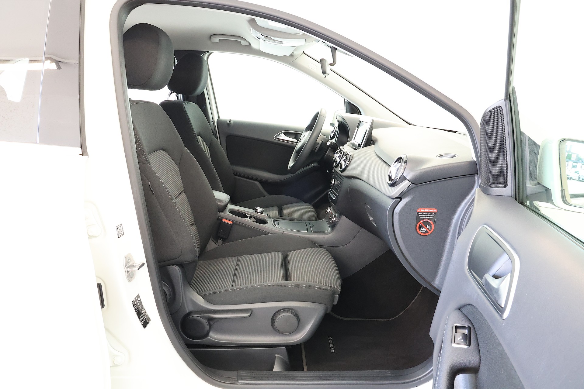 MERCEDES-BENZ B 220 Style 4Matic 7G-DCT-image-11