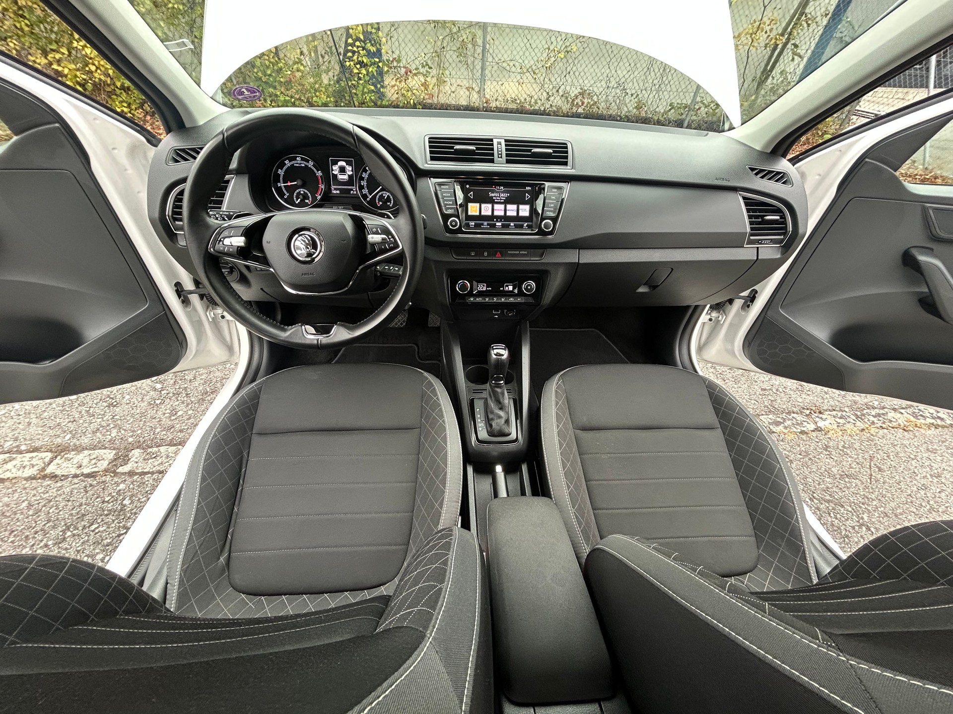 SKODA Fabia 1.0 TSI Ambition DSG-image-9