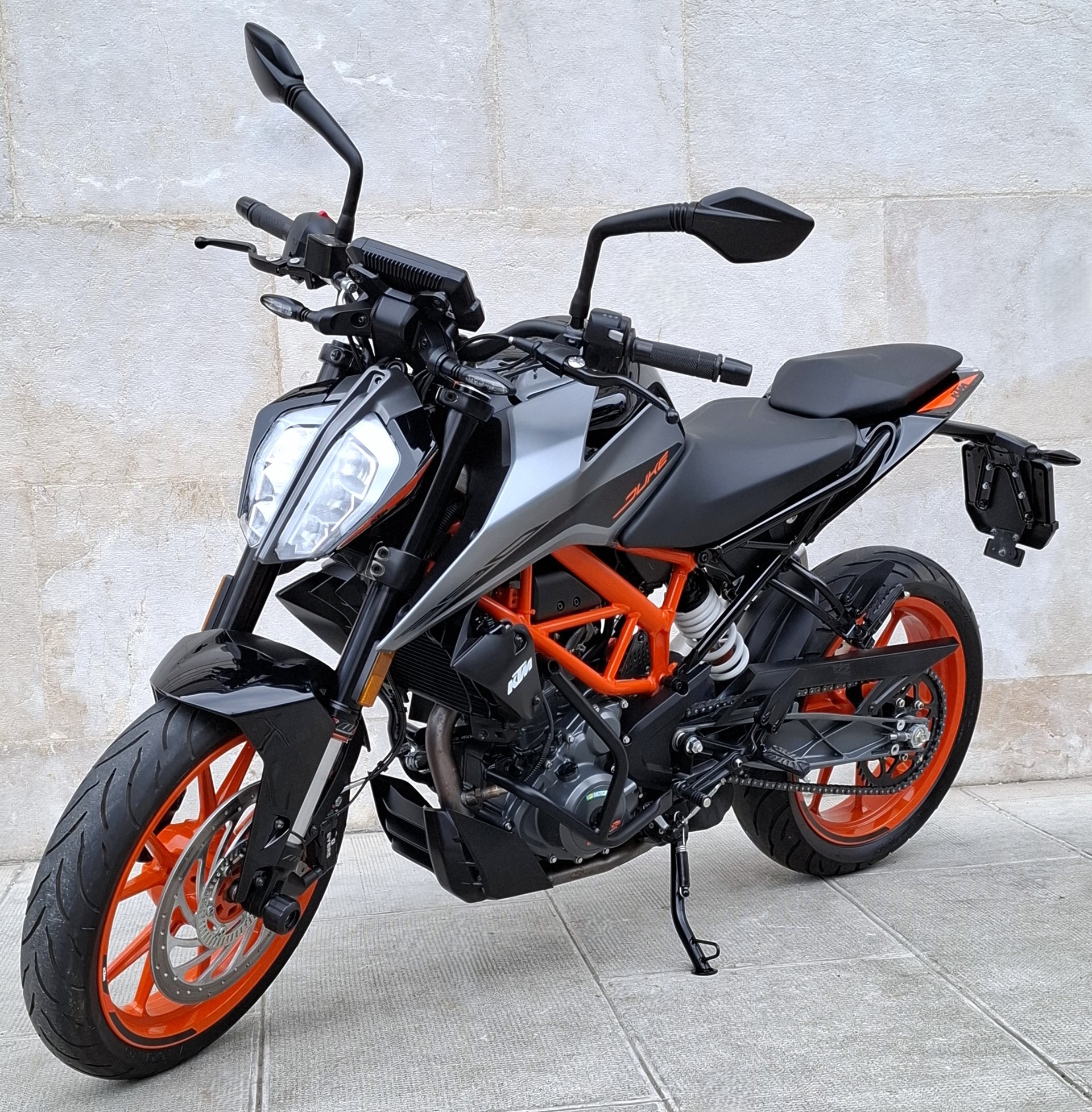 KTM 390 Duke-image-3