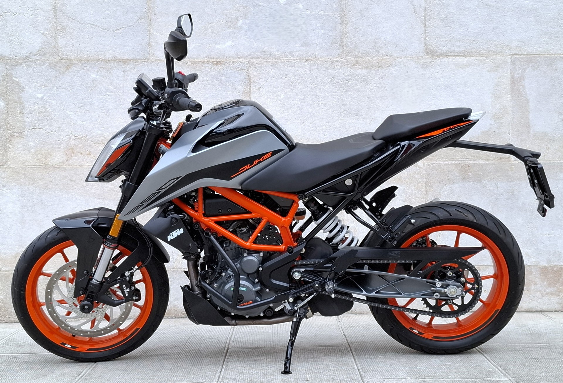 KTM 390 Duke-image-2