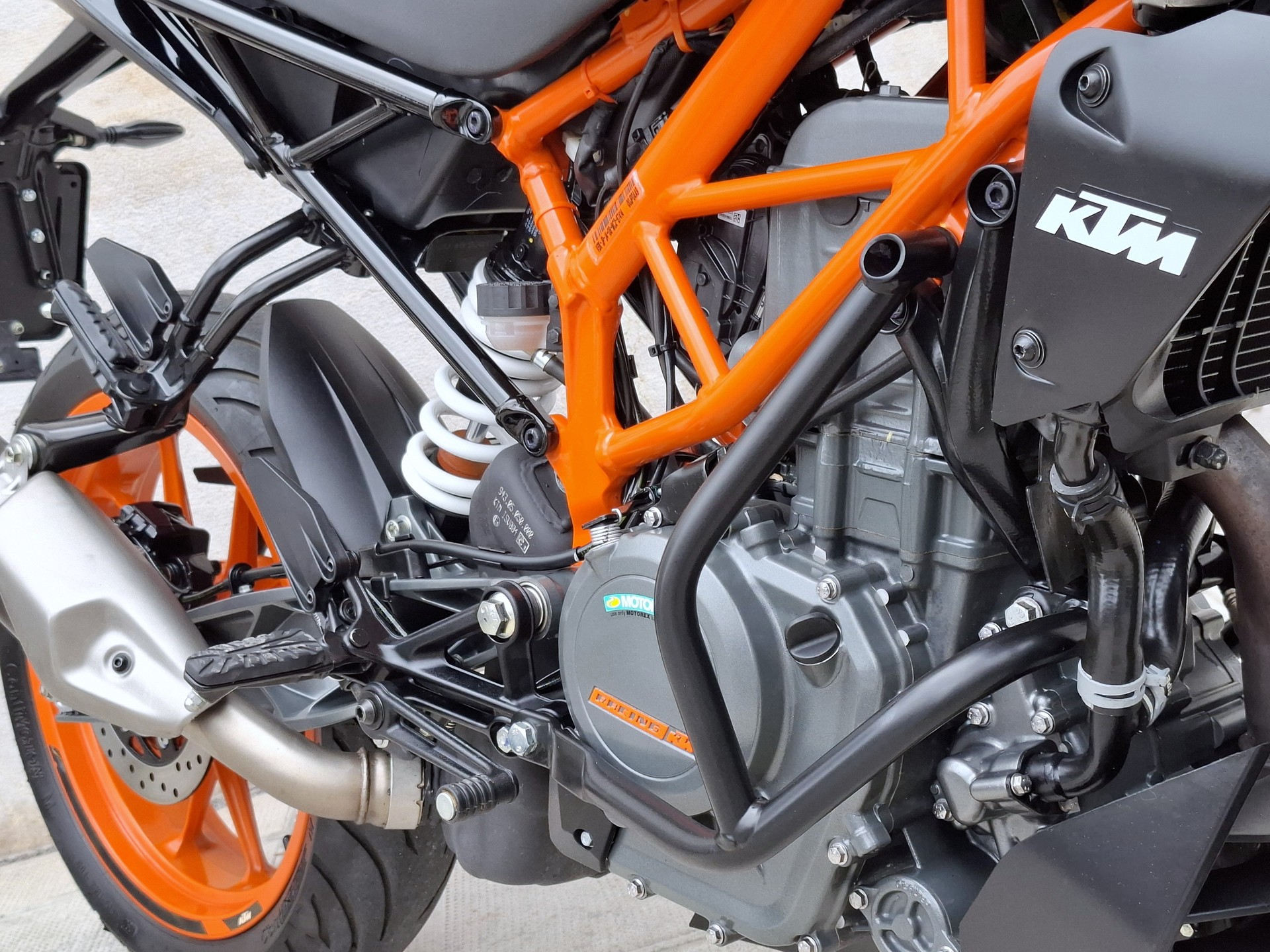 KTM 390 Duke-image-6