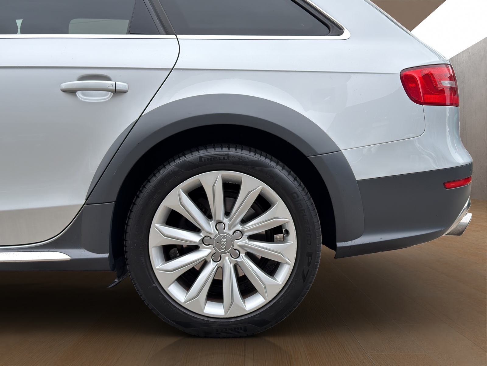 AUDI A4 allroad 2.0 TFSI quattro S-tronic-image-18