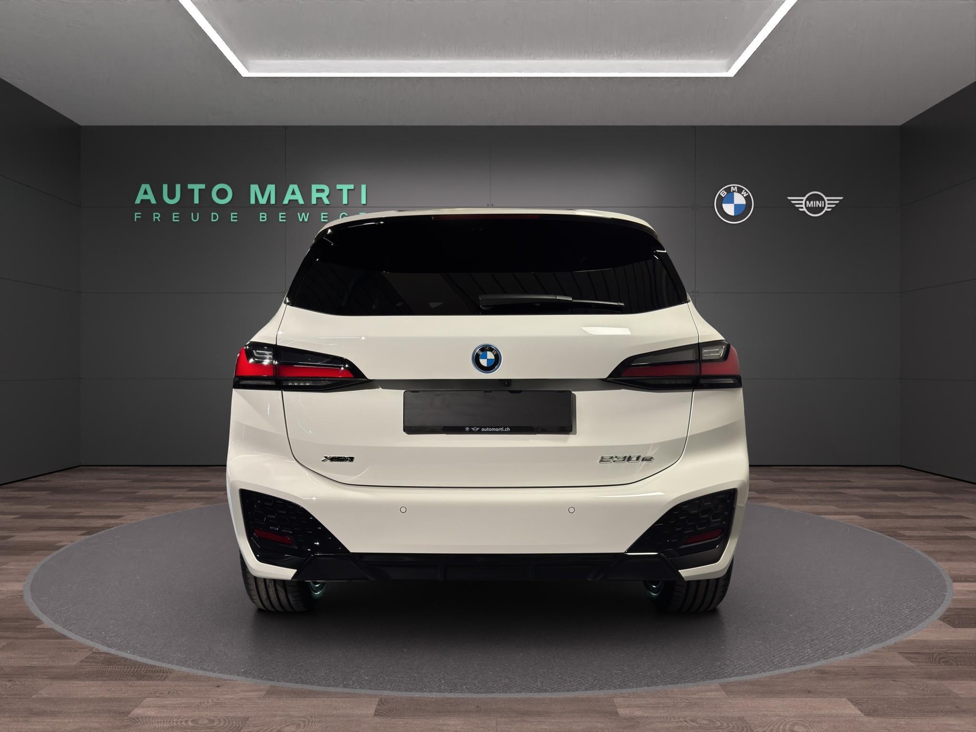 BMW 230e xDrive Active Tourer-showroom-element-2