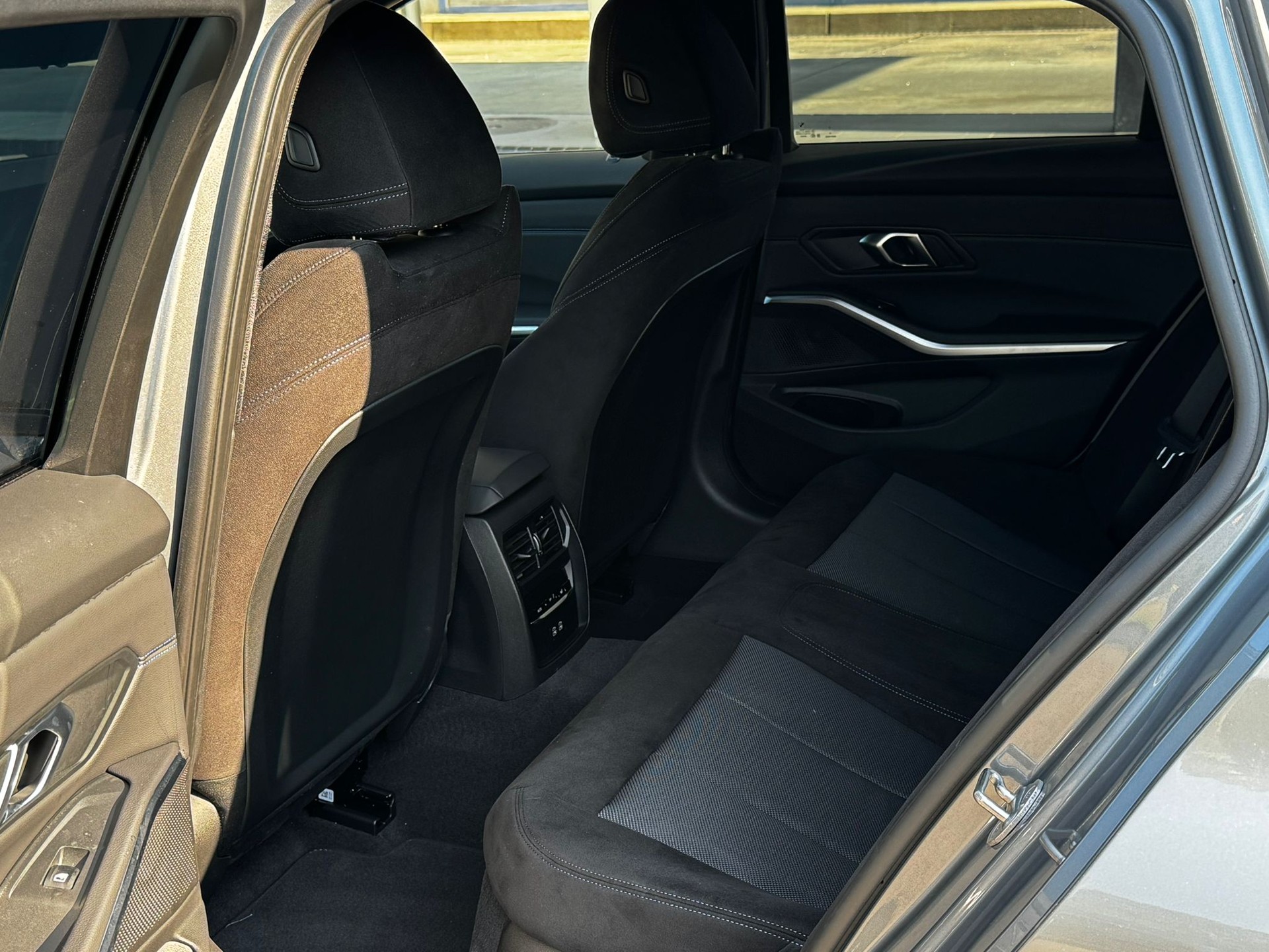 BMW 330i Touring xDrive Steptronic M Sport *Shadow-Line**Live Cockpit**245PS**Modell 2025*-image-12