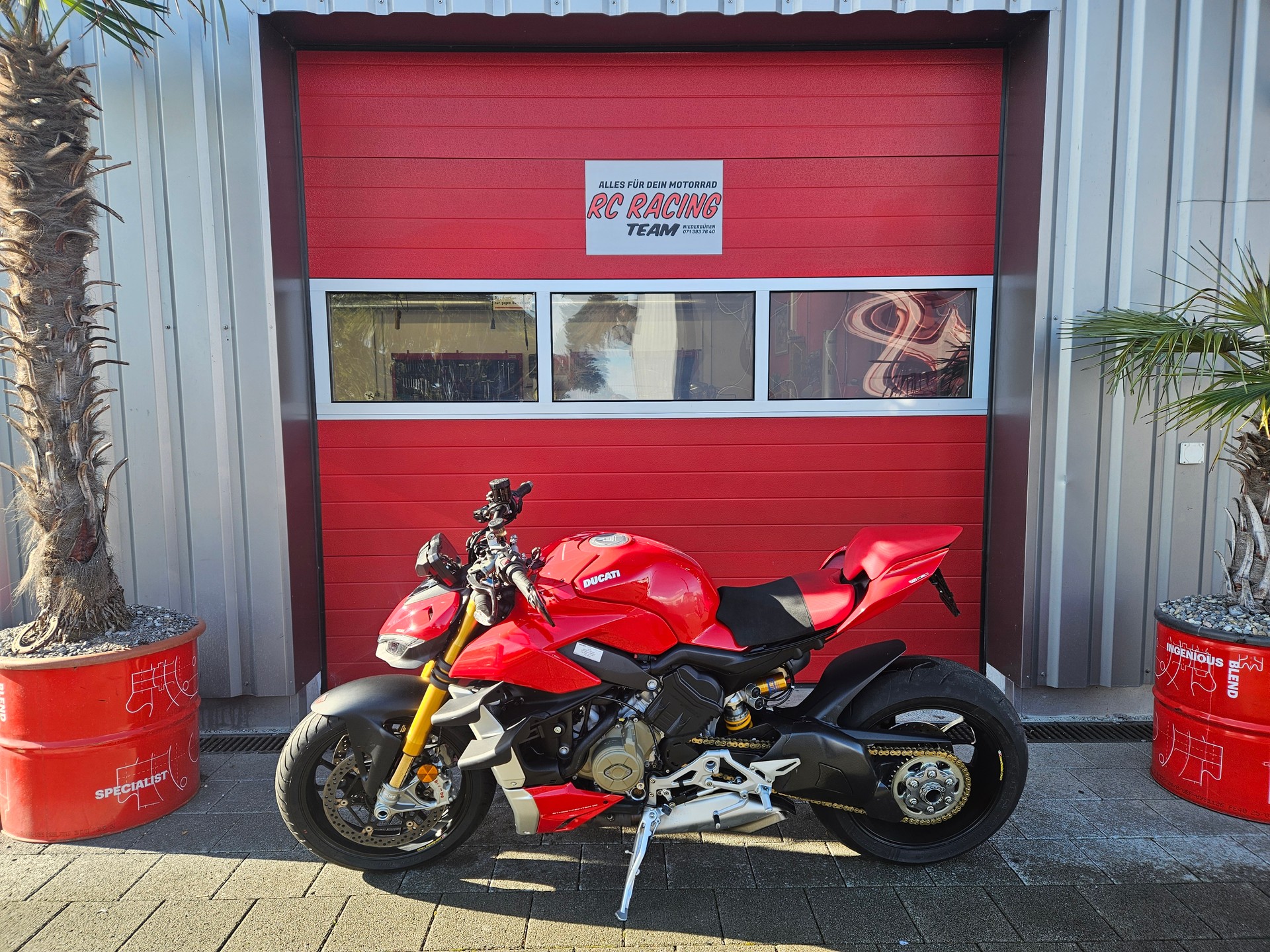 DUCATI Streetfighter V4 S-image-1