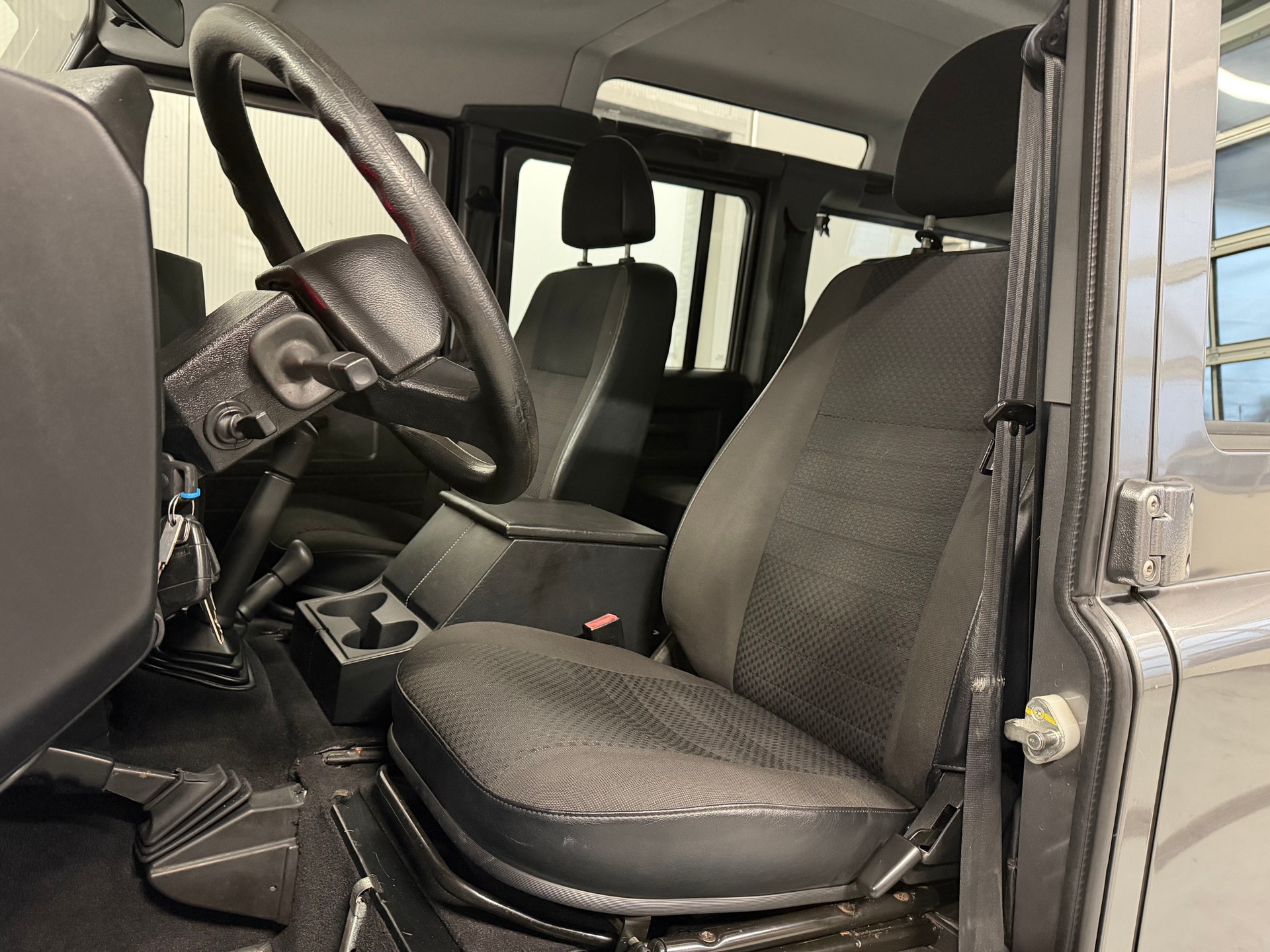 LAND ROVER 110-image-12