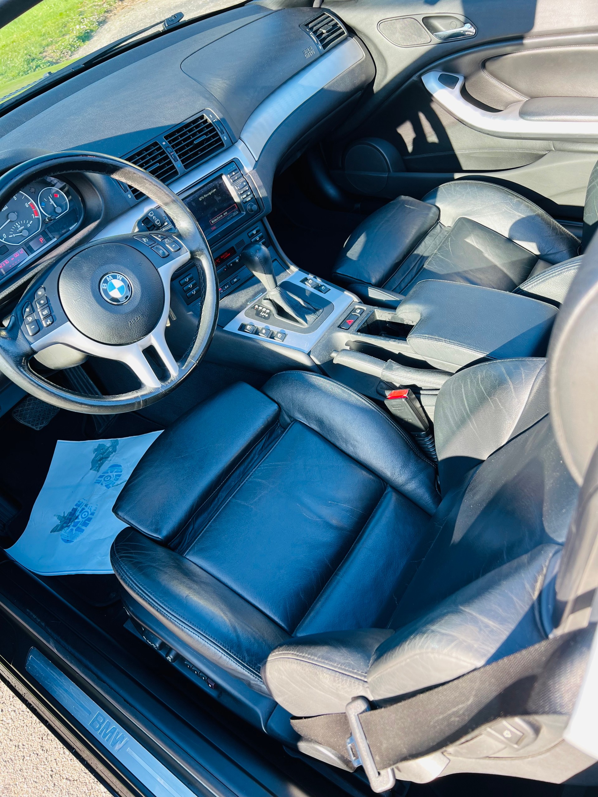 BMW 330Ci Cabriolet-image-8