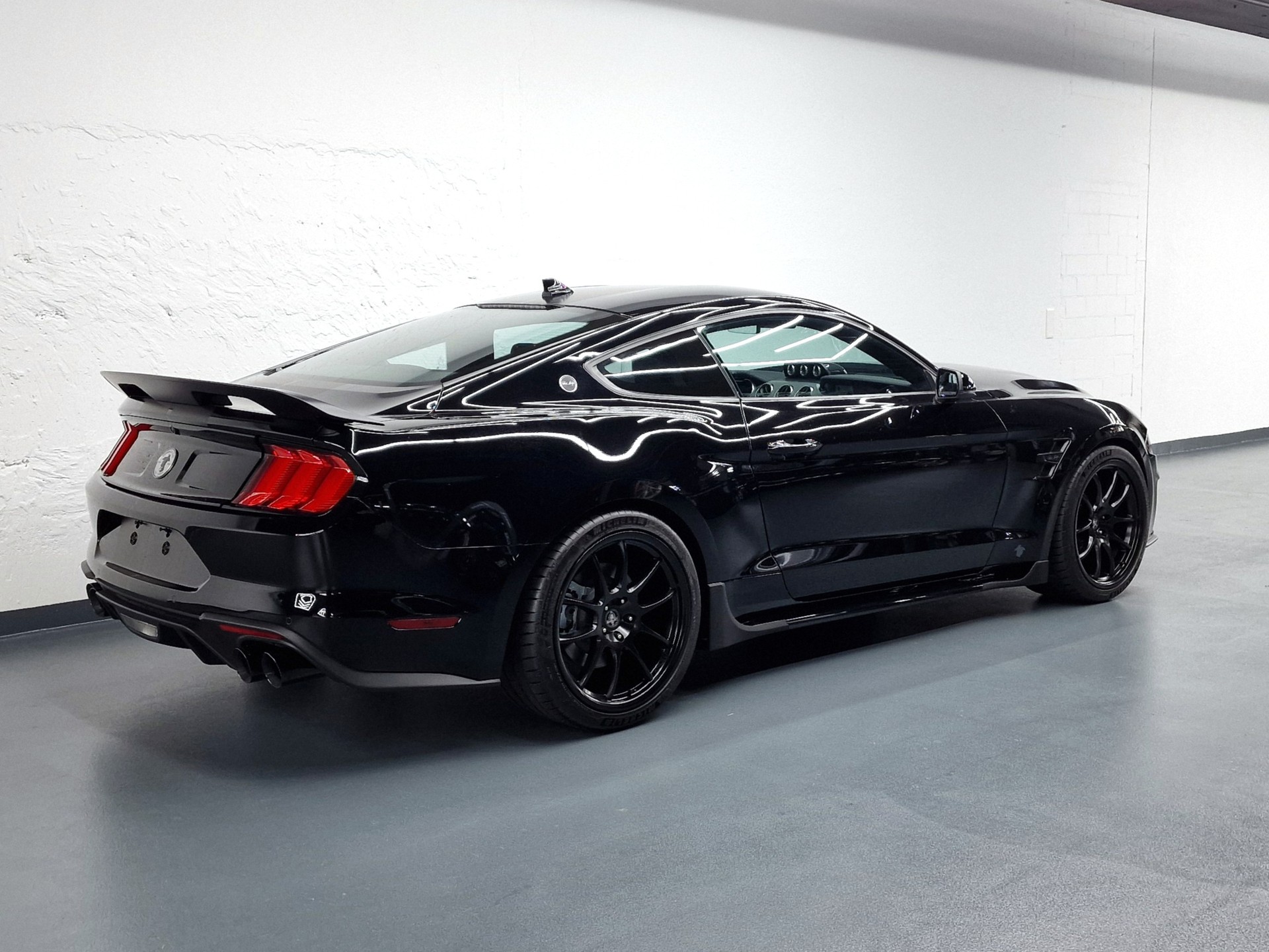 FORD Mustang GT Carroll Shelby Centennial Edition-showroom-element-2