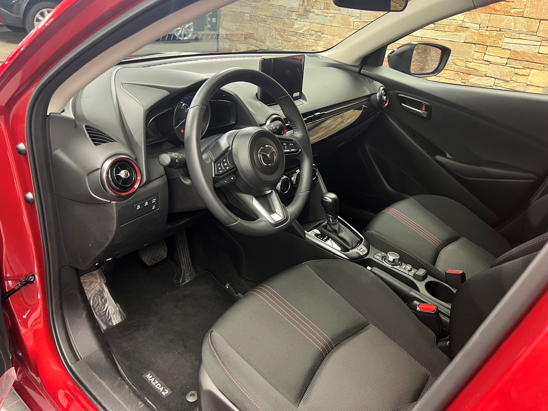 MAZDA 2 SKYACTIV-G 90 Homura Automat-image-8