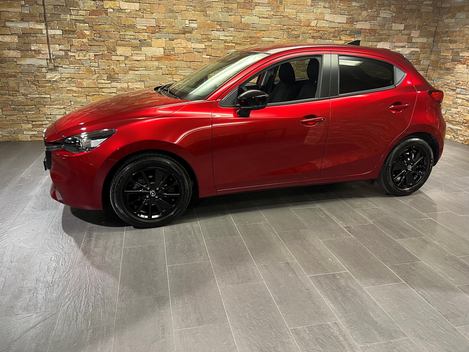 MAZDA 2 SKYACTIV-G 90 Homura Automat-showroom-element-2