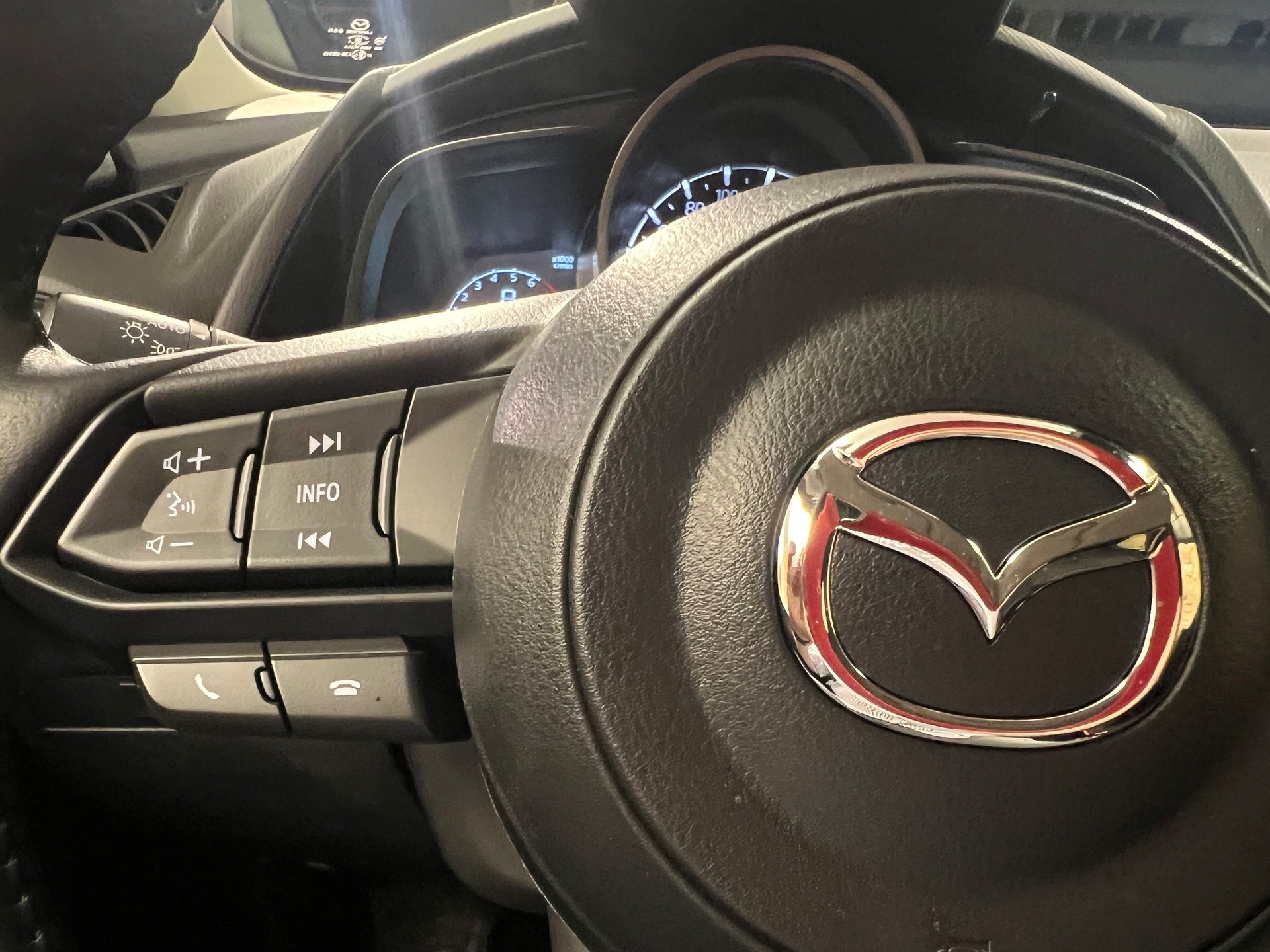 MAZDA 2 SKYACTIV-G 90 Homura Automat-image-16