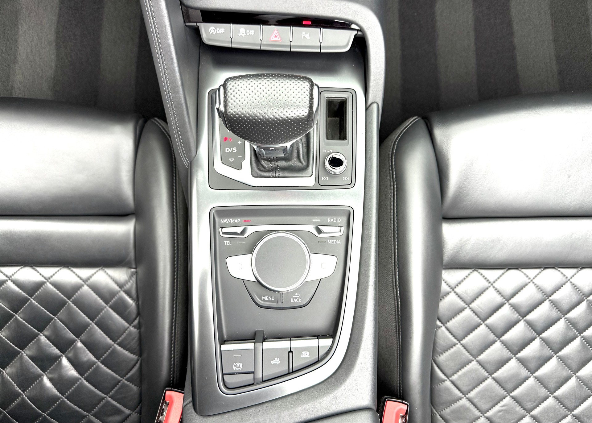 AUDI R8 Spyder RWD S-Tronic-image-12