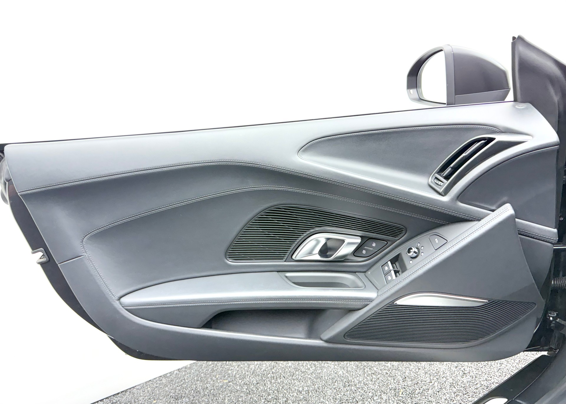AUDI R8 Spyder RWD S-Tronic-image-13