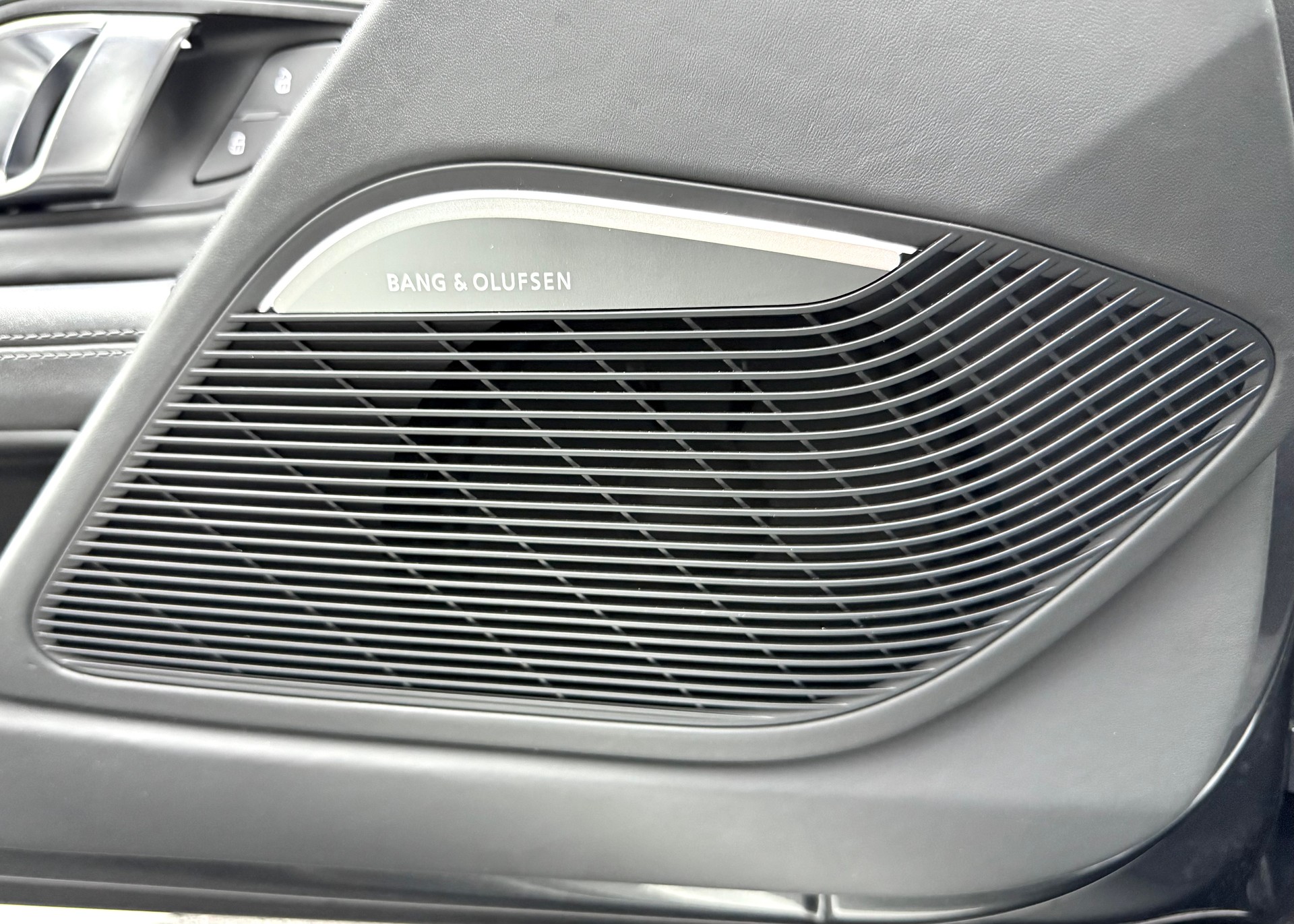 AUDI R8 Spyder RWD S-Tronic-image-14