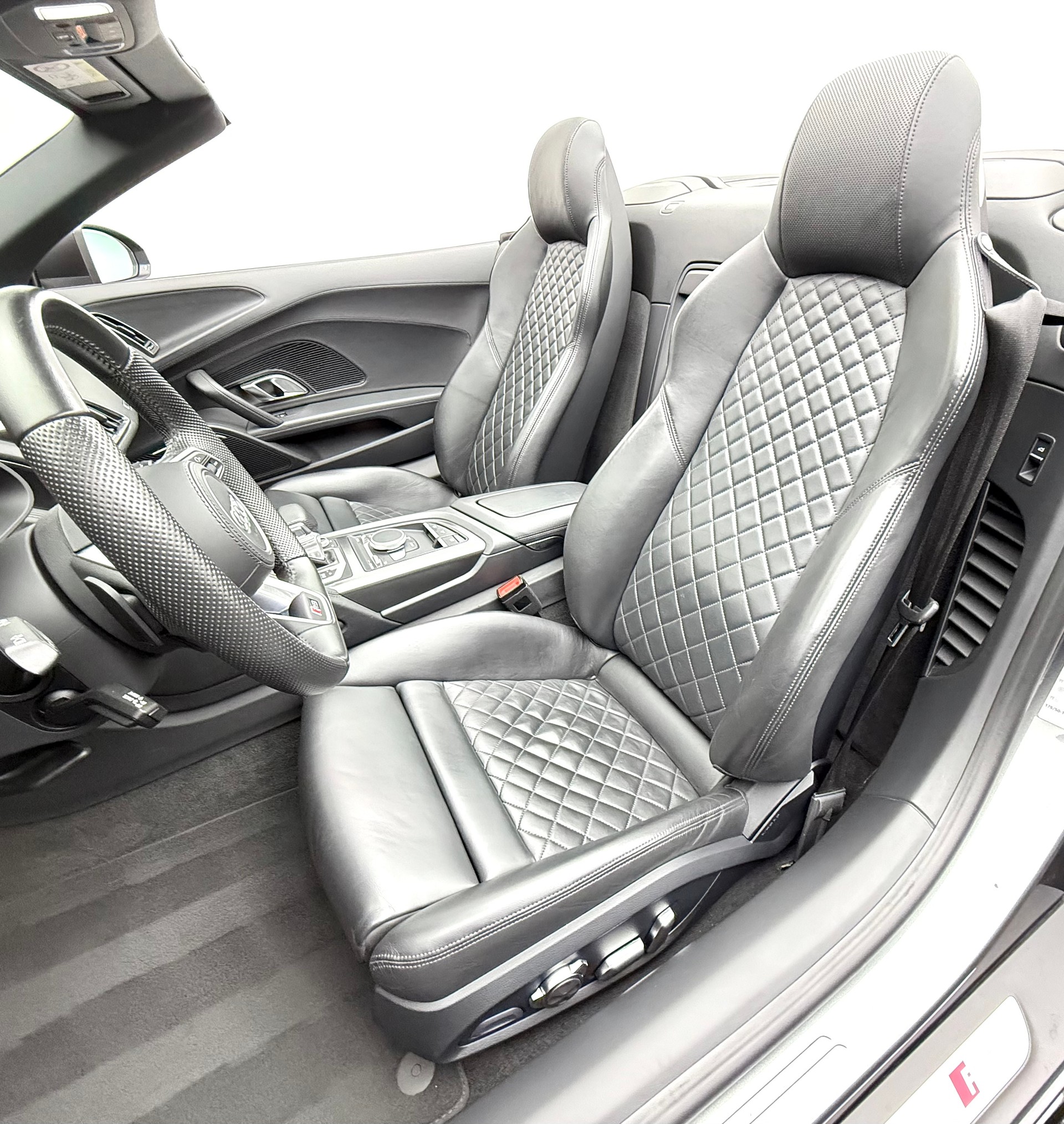 AUDI R8 Spyder RWD S-Tronic-image-16