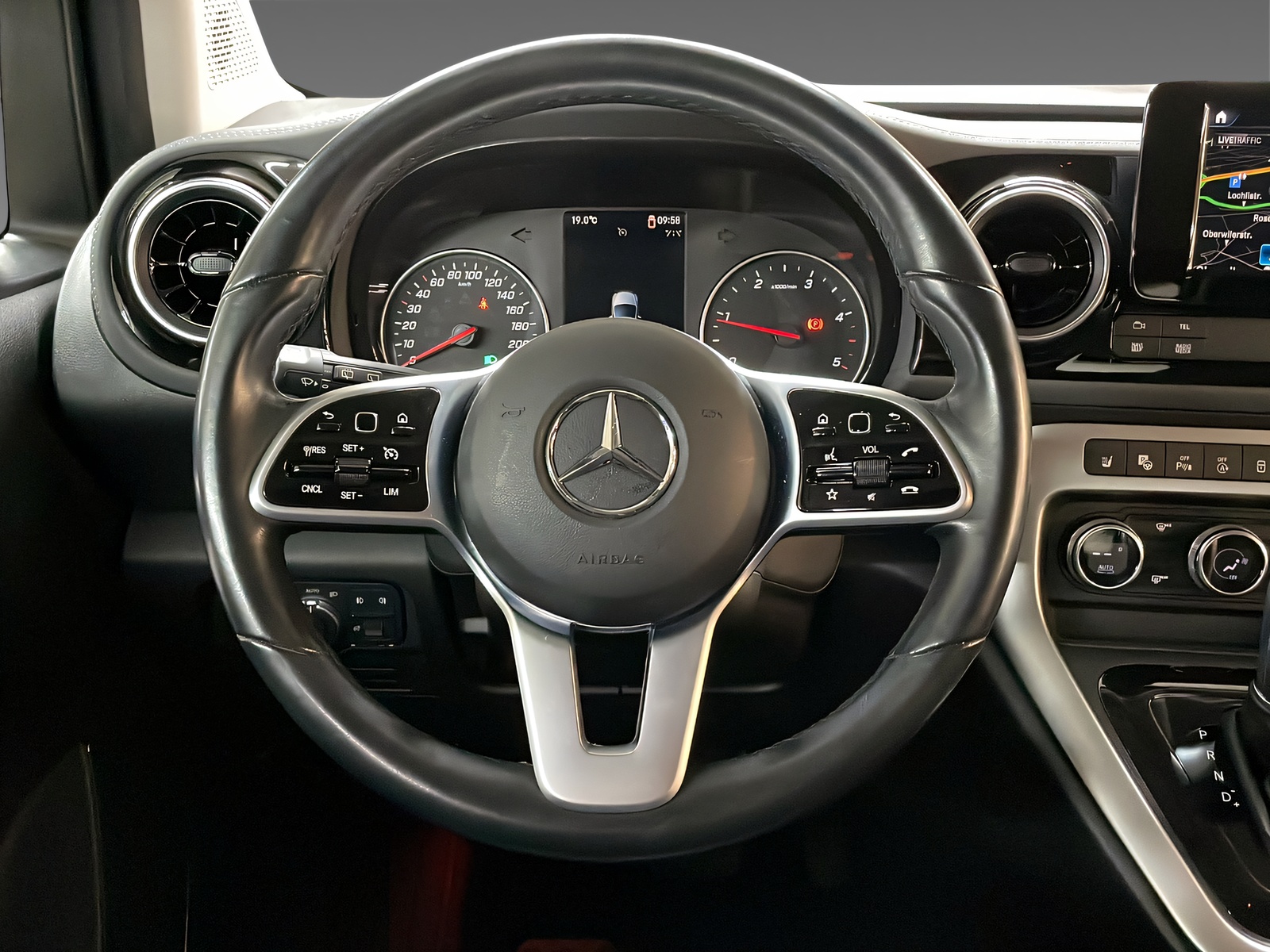 MERCEDES-BENZ T 180 d Progressive-image-7