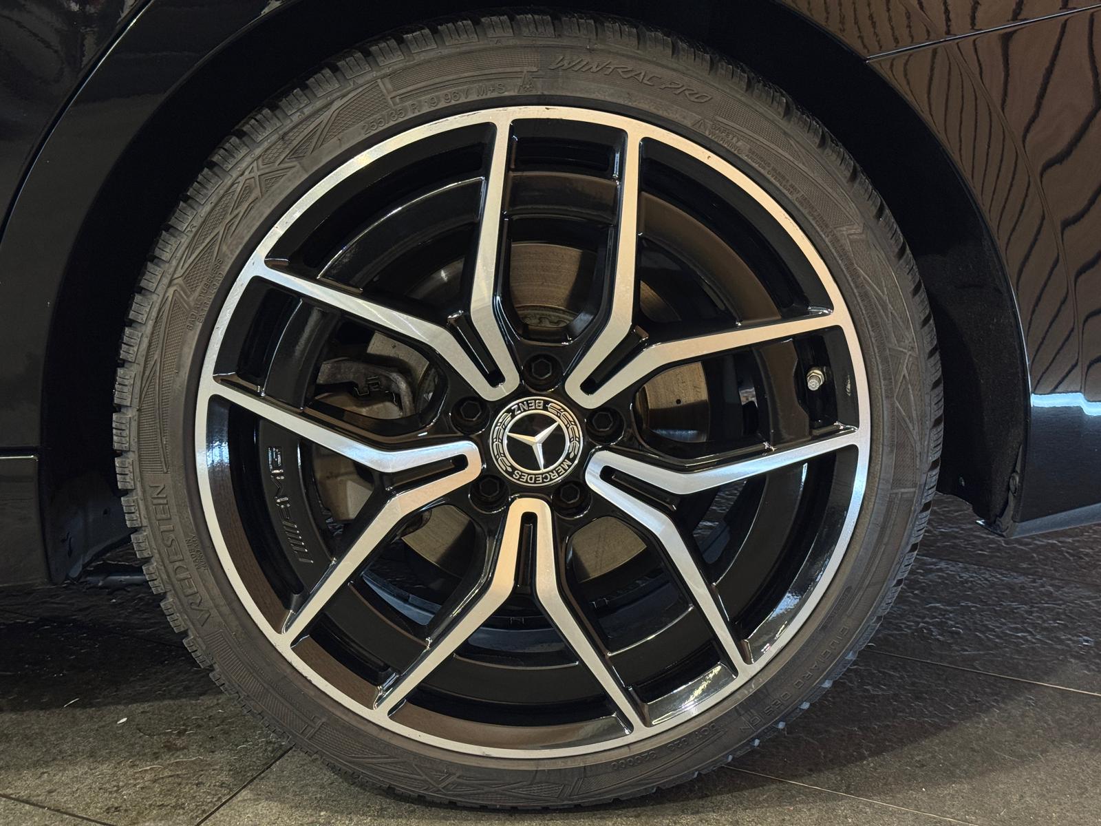 MERCEDES-BENZ C 300 4Matic AMG Line-image-23