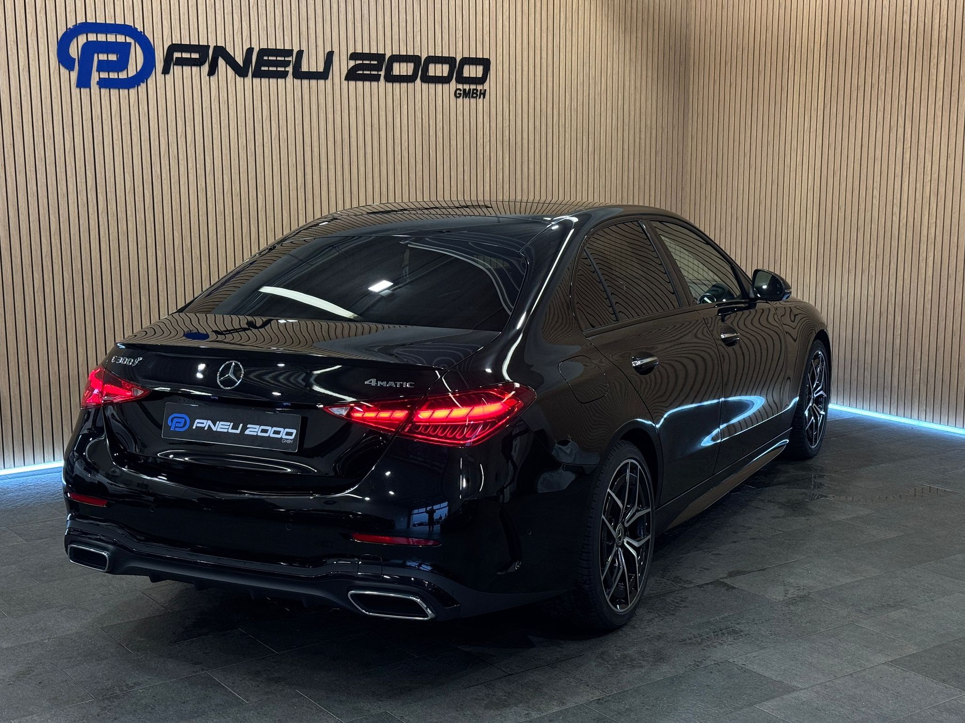 MERCEDES-BENZ C 300 4Matic AMG Line-showroom-element-3
