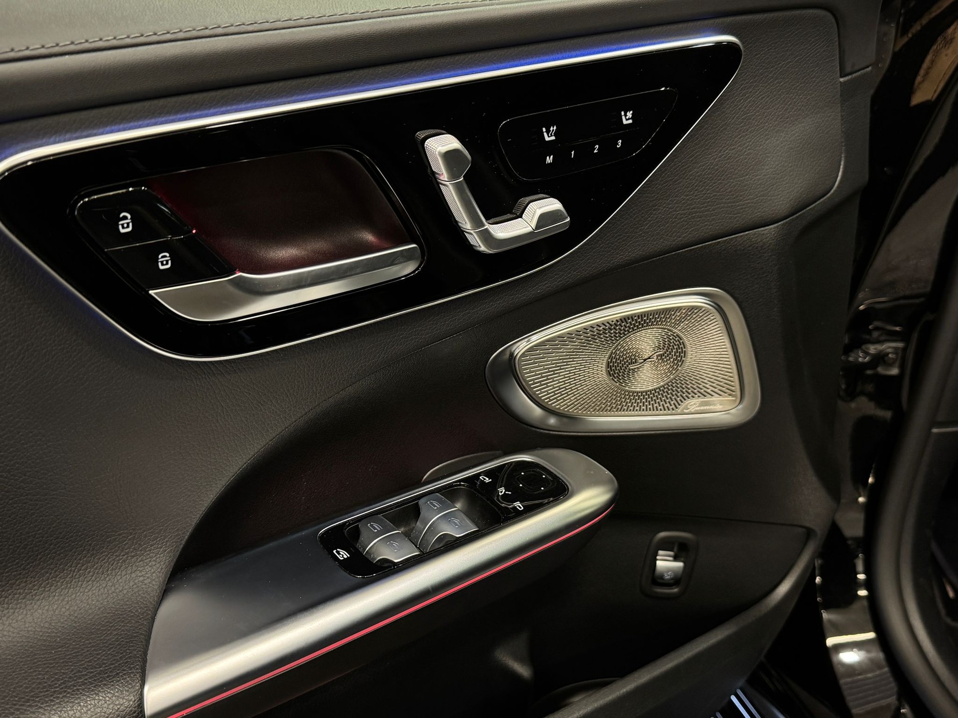 MERCEDES-BENZ C 300 4Matic AMG Line-image-8