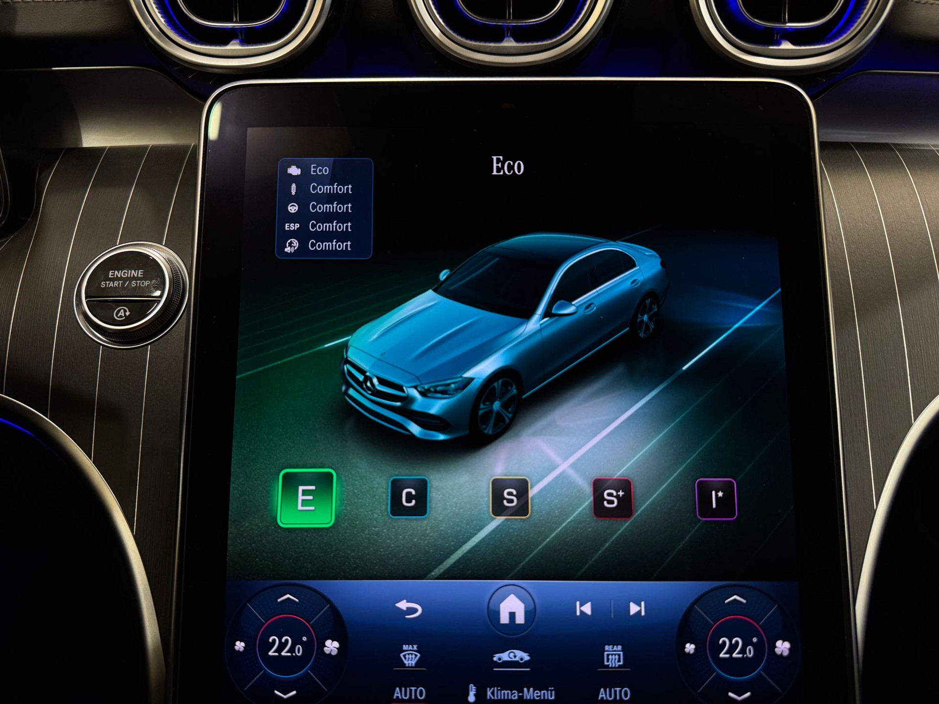 MERCEDES-BENZ C 300 4Matic AMG Line-image-14
