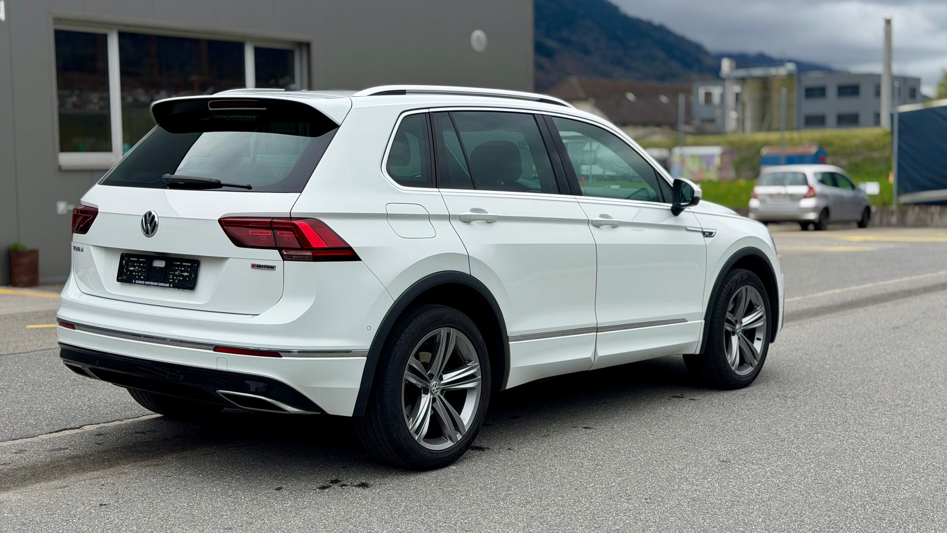 VW Tiguan 2.0TSI Highline 4Motion DSG-image-4