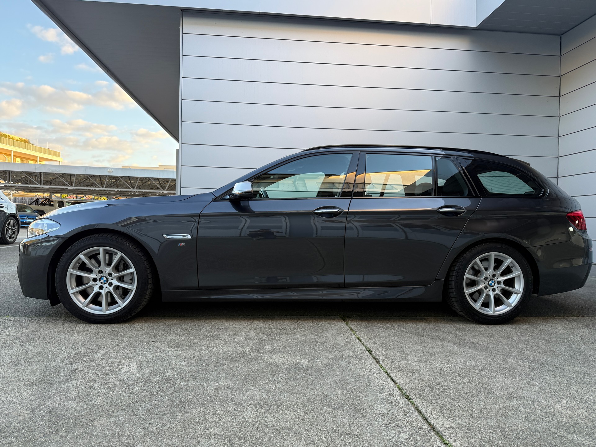 BMW M550d Touring xDrive Steptronic-image-1