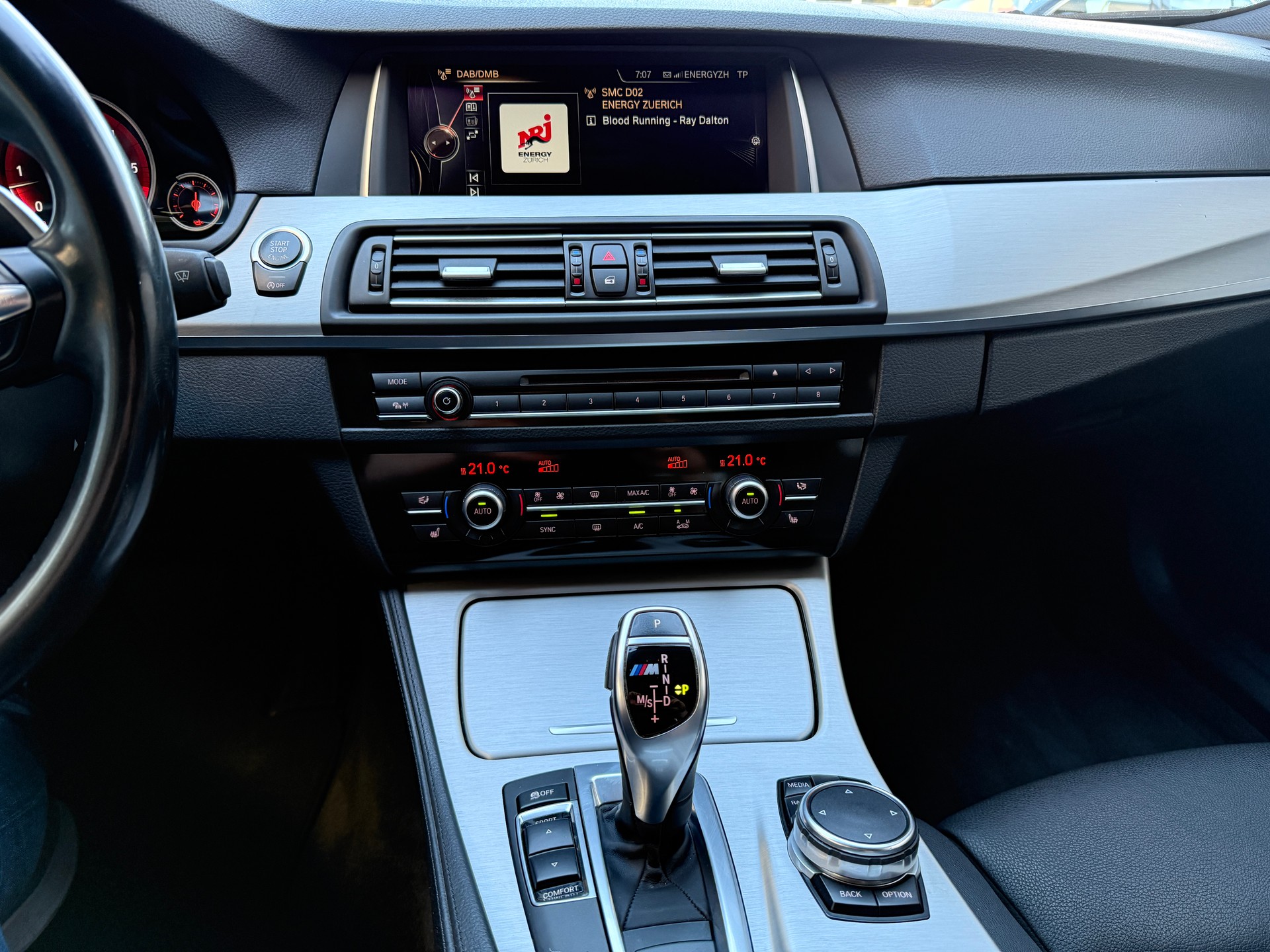 BMW M550d Touring xDrive Steptronic-image-11