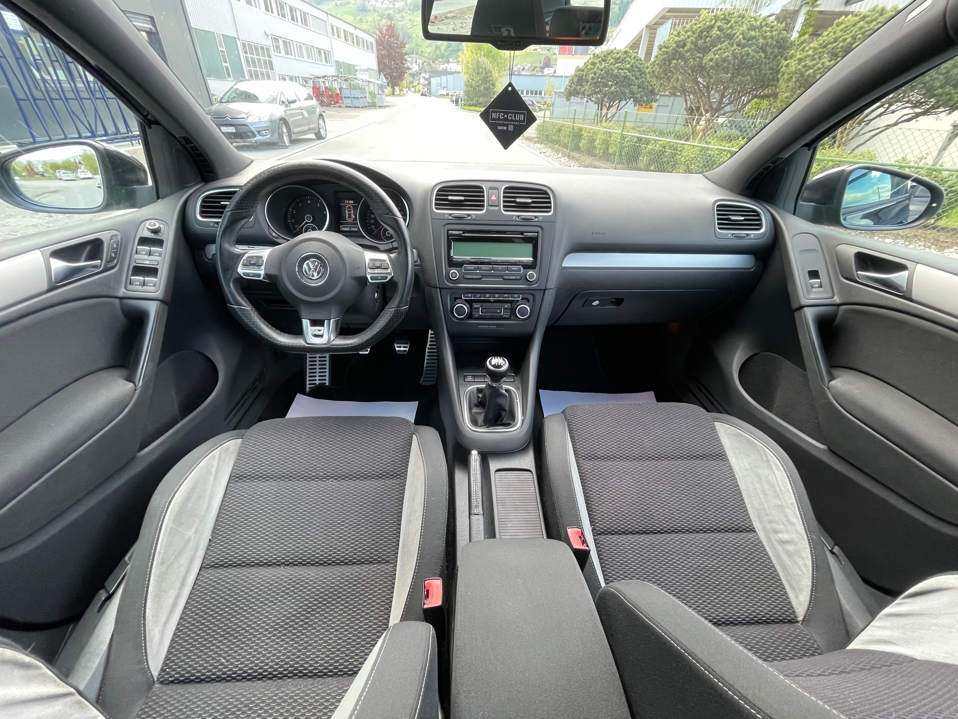 VW Golf 1.4 TFSI R-line-image-9
