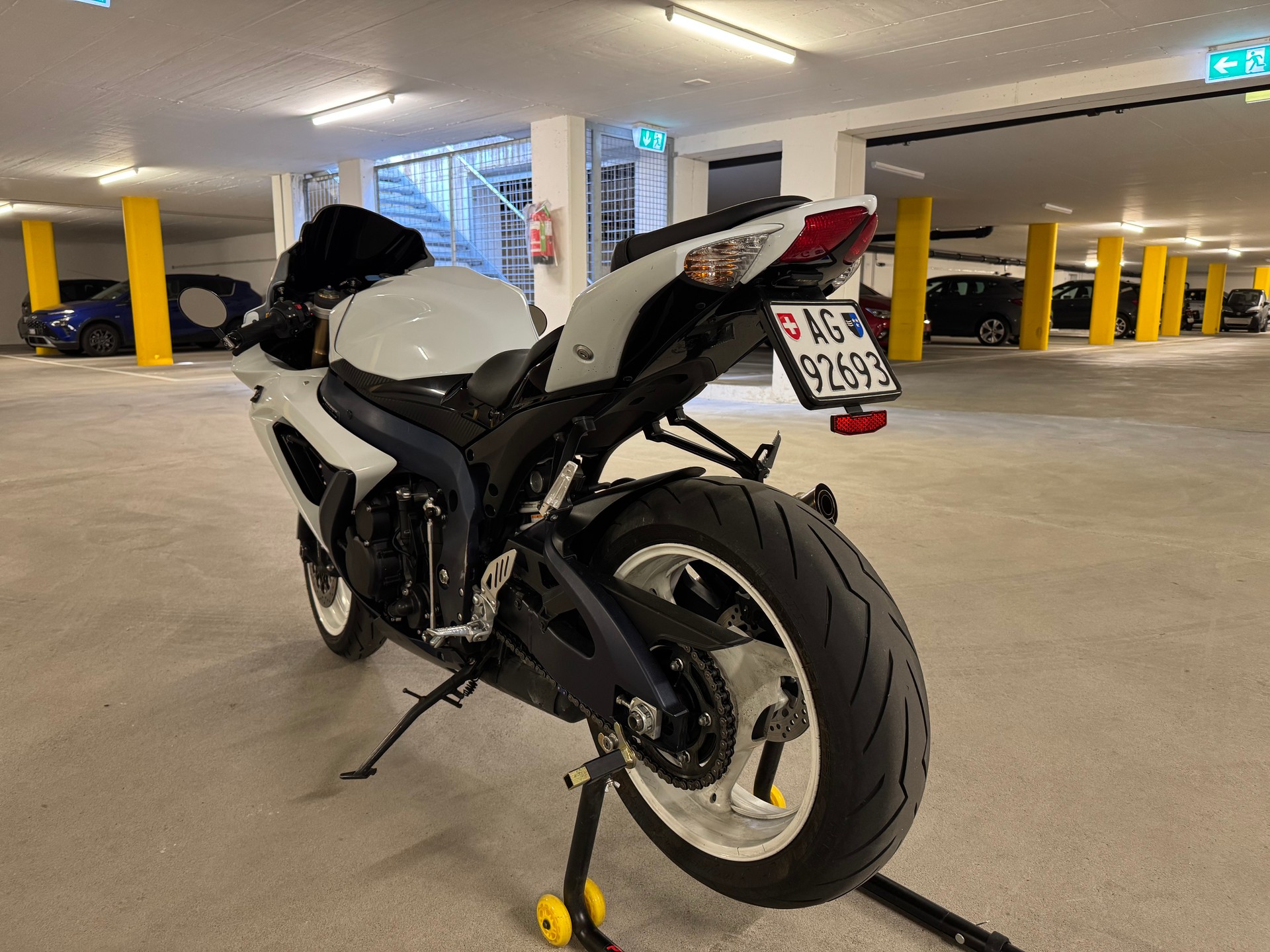 SUZUKI GSX-R 600 U L0-image-3