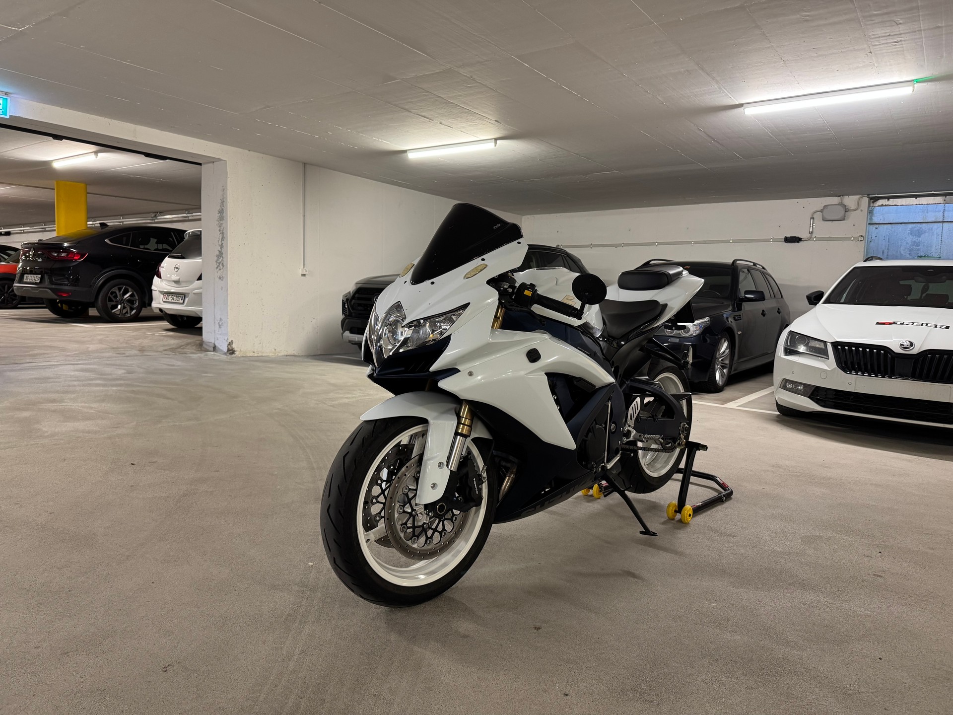 SUZUKI GSX-R 600 U L0-image-2