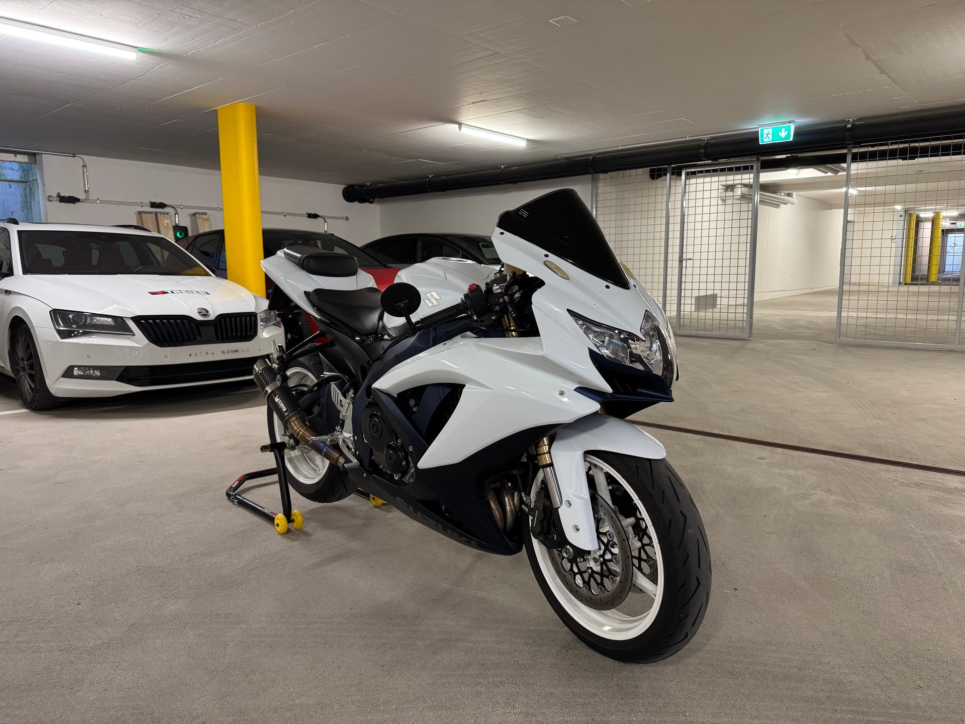 SUZUKI GSX-R 600 U L0-image-1