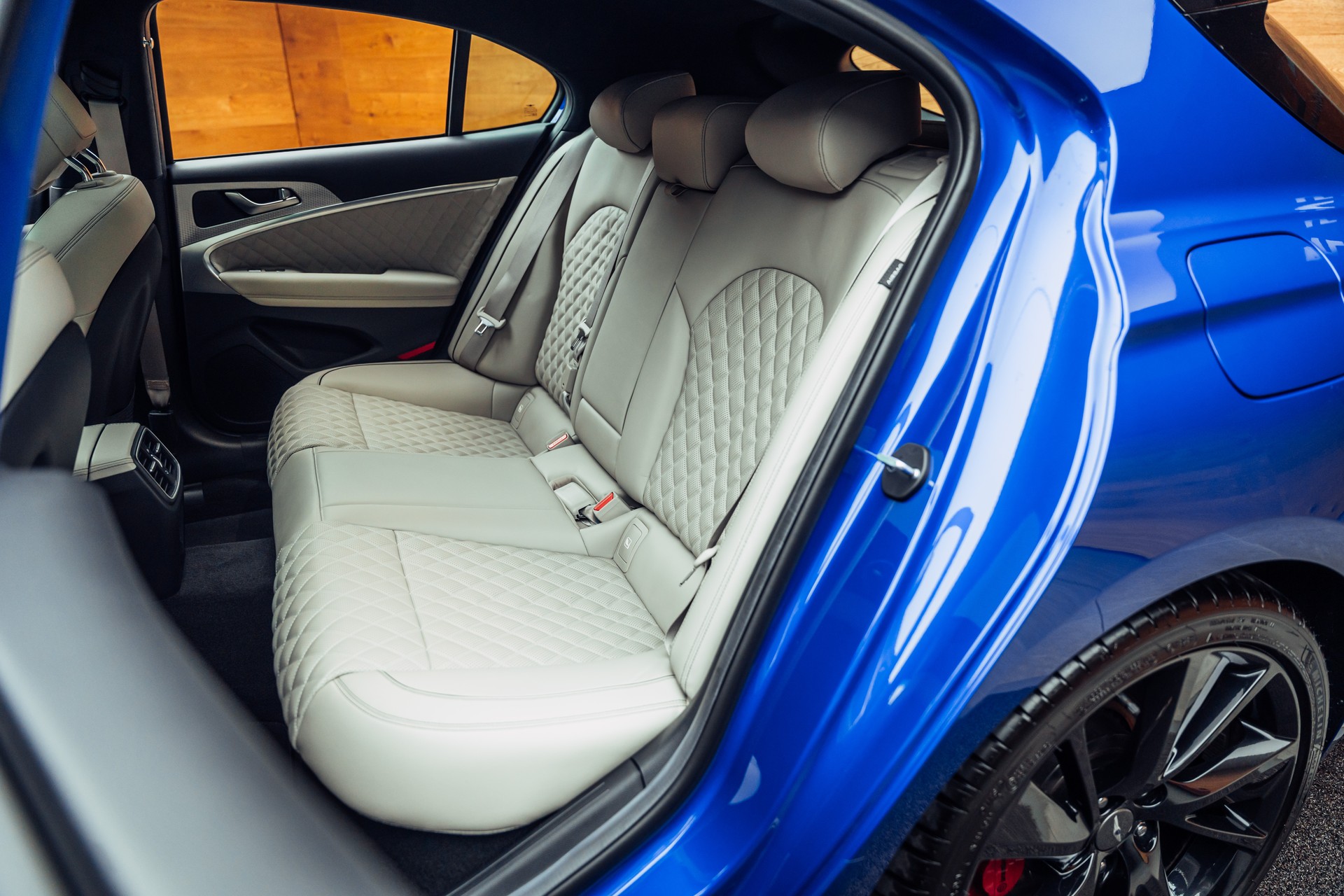 GENESIS G70 Shooting Brake 2.2 CRDI Sport AT8 AWD-image-8