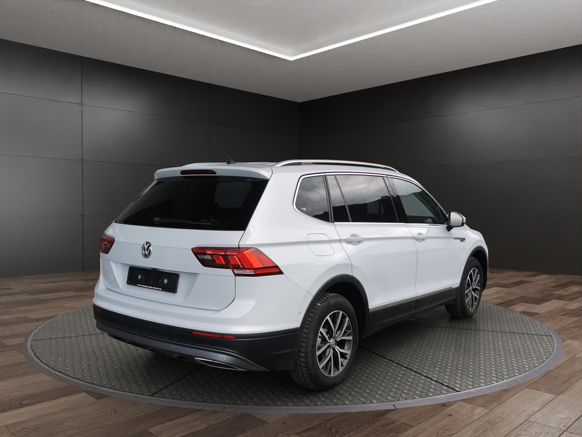 VW Tiguan Allspace 2.0TSI Comfortline 4Motion DSG-image-5